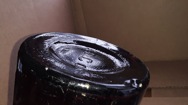 WRITE & TAYLOR DISTILLERS LOUISVILLE, KY. FULL QUART REGISTERED AMBER WHISKY BOTTLE