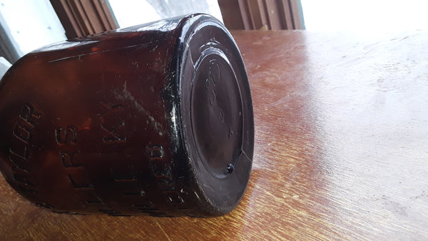 WRITE & TAYLOR DISTILLERS LOUISVILLE, KY. REGISTERED FULL QUART AMBER WHISKY BOTTLE